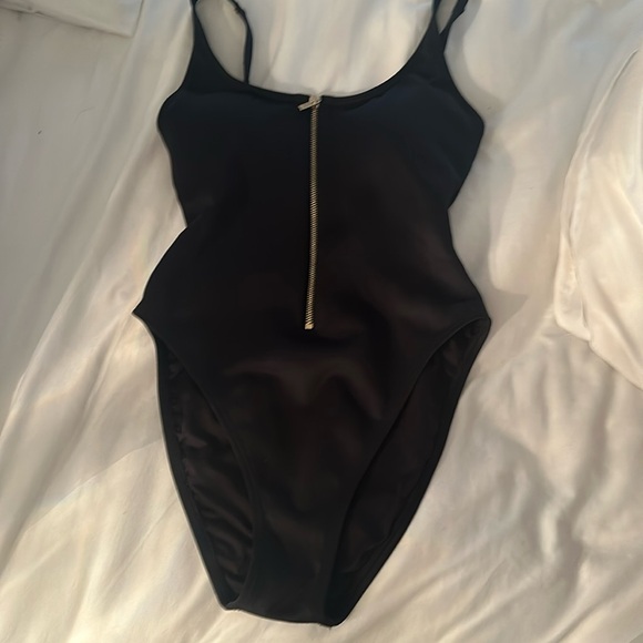 Micheal Kors 007 one piece - worn once - Picture 3 of 5